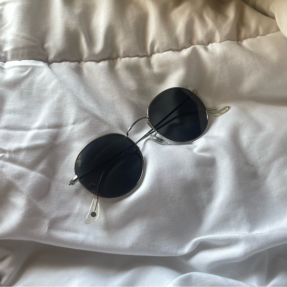 Sunglasses 🕶️